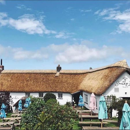 The Old Smithy Inn Welcombe Esterno foto