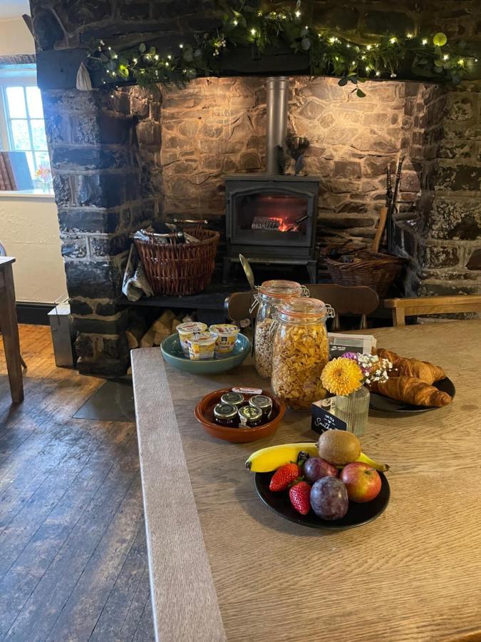 The Old Smithy Inn Welcombe Esterno foto